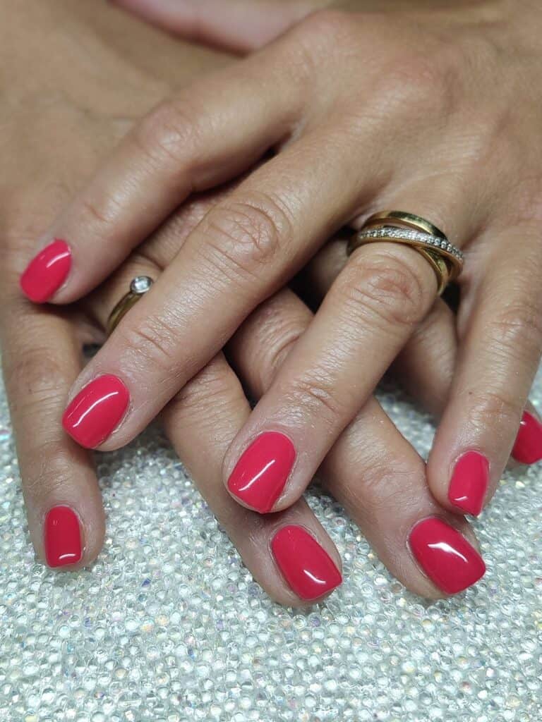 fingernaegeldesign-hellrot-voll