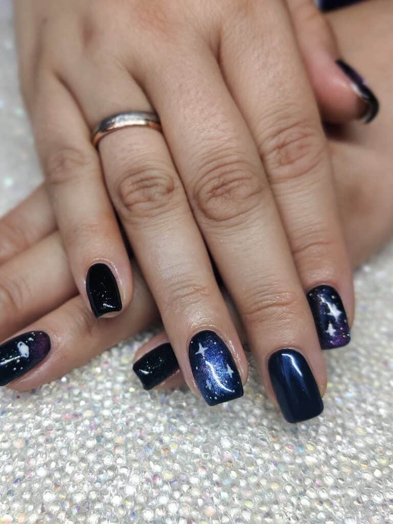 fingernaegeldesign-nachthimmel-galaxie
