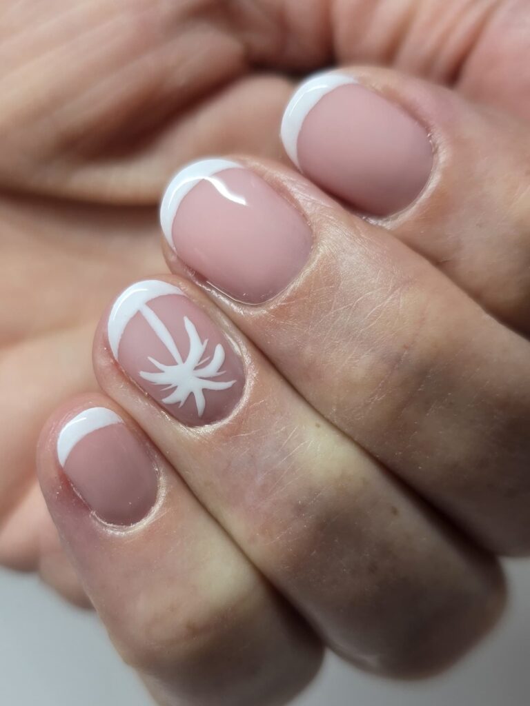 fingernaegeldesign-nude-french-palme
