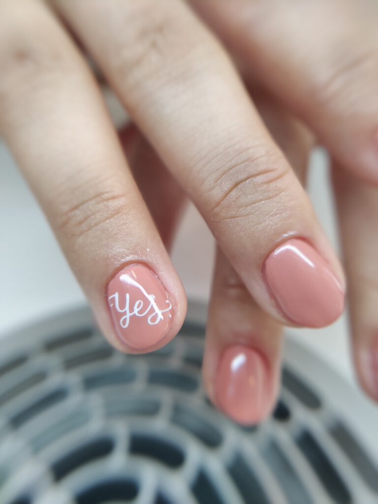 fingernaegeldesign-nude-yes