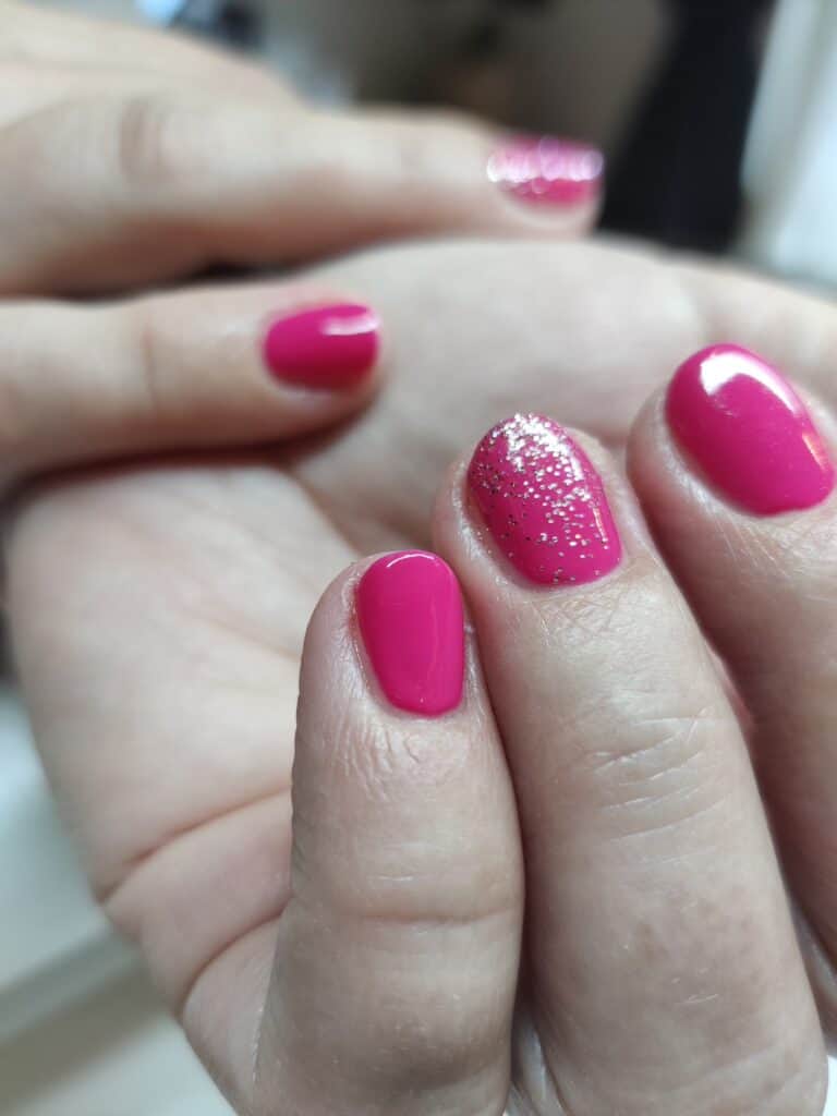 fingernaegeldesign-pinkrot-glitzer