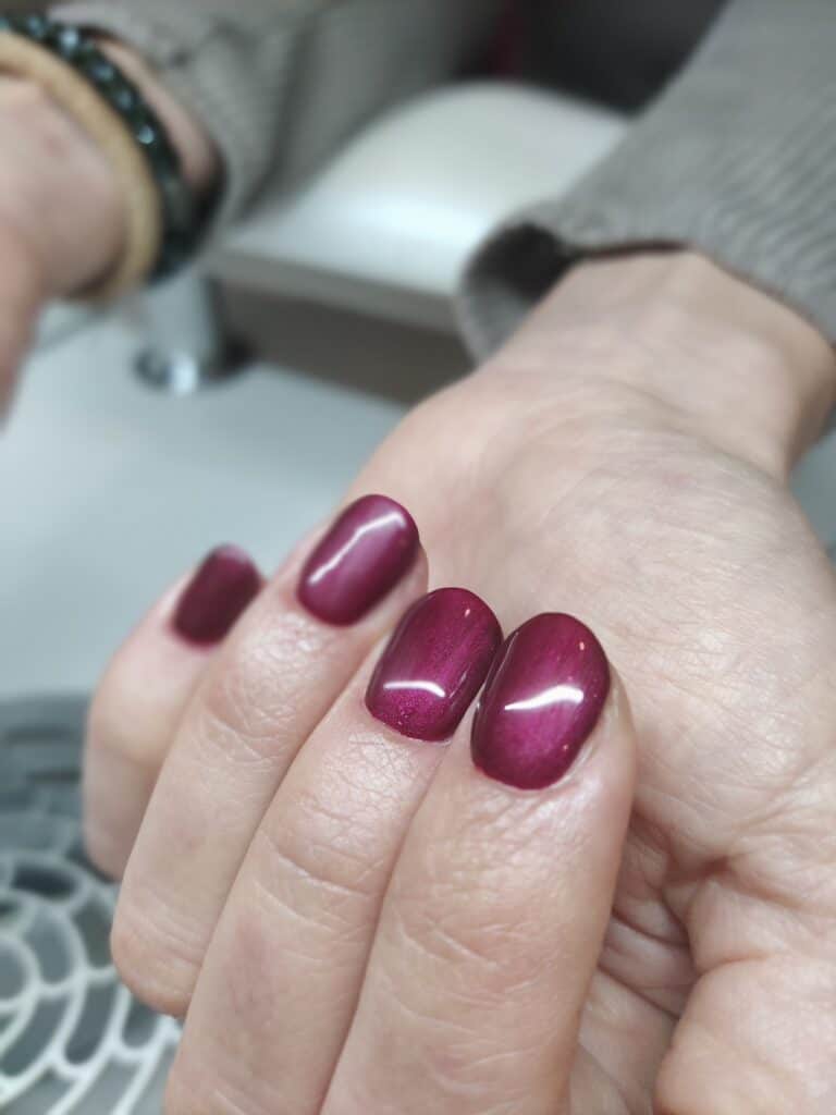 fingernaegeldesign-weinrot