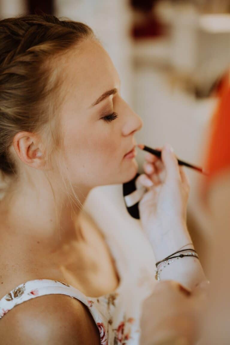 lookbook-backstage-christina-lipliner-side