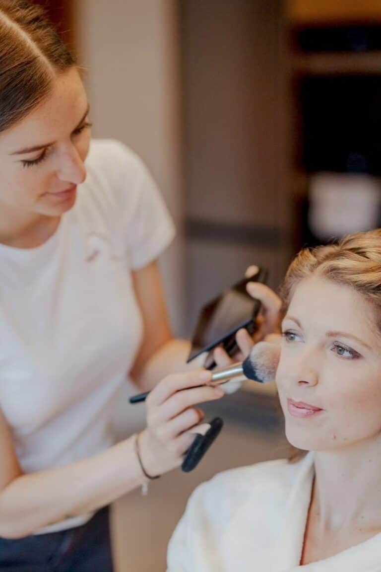 lookbook-backstage-makeup-pinsel