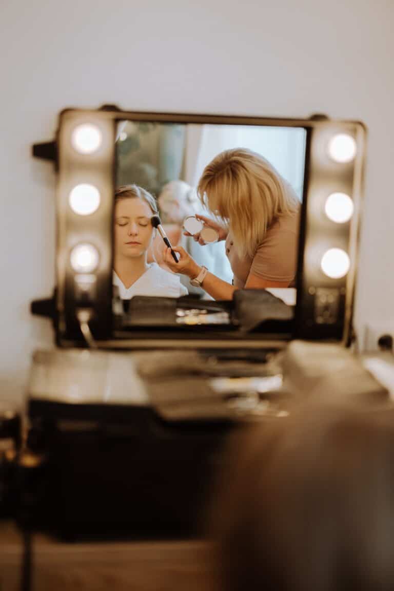 lookbook-backstage-mobile-styling