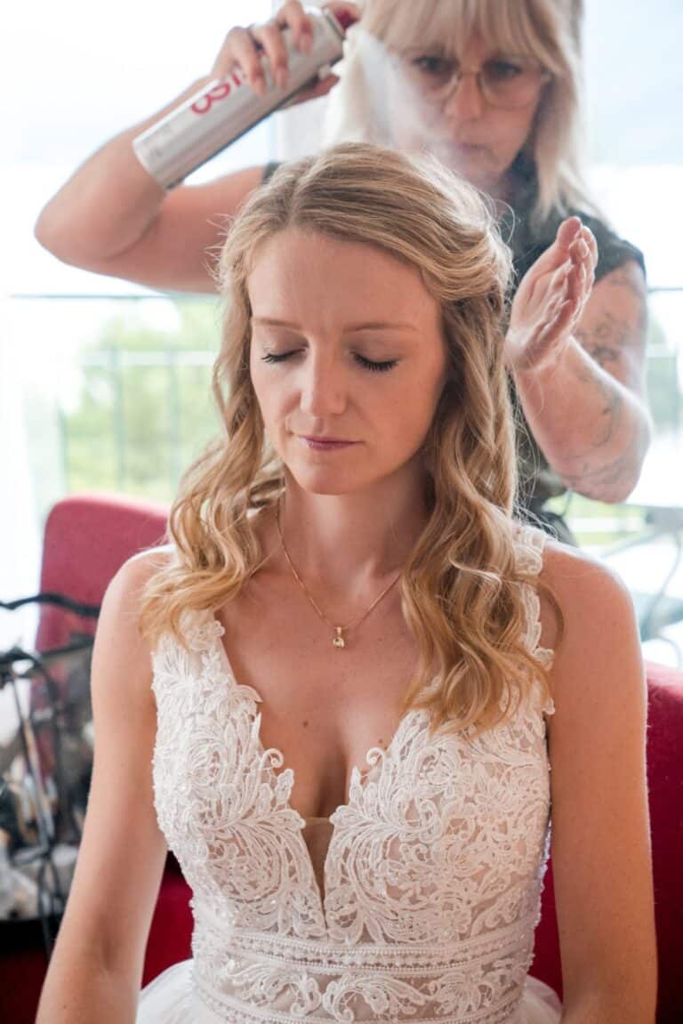 lookbook-backstage-silvia-braut-haarspray