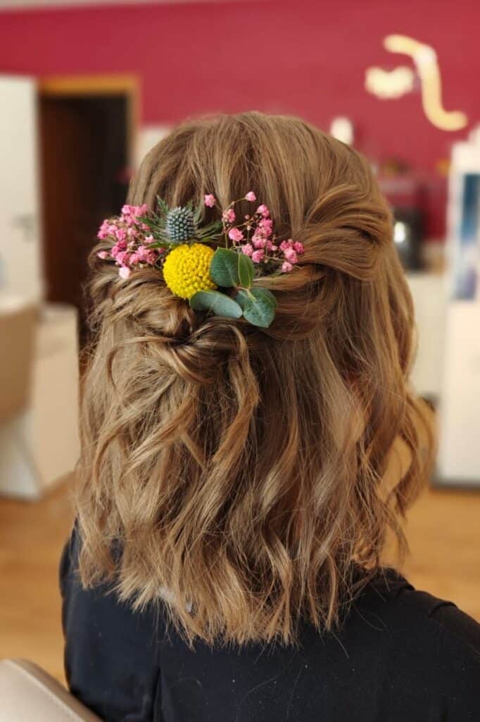 lookbook-christina-frisur-blumengesteck-1