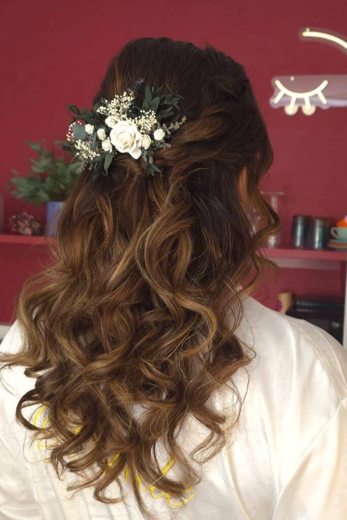 lookbook-christina-frisur-blumengesteck-2