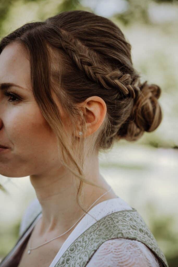 lookbook-christina-hollaendischer-zopf-dutt-seitlich