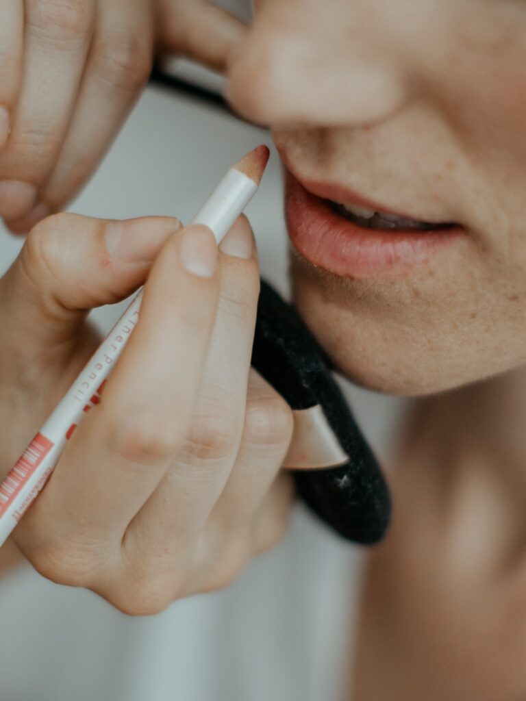 makeup-hair-lipliner